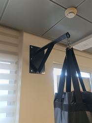 מתלה לשק איגרוף מקיר