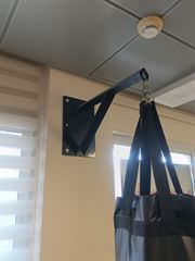 מתלה לשק איגרוף מקיר